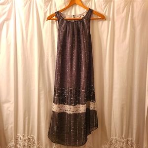 Sleeveless maternity dress